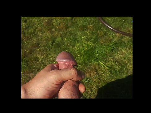 ❤️ O bunăciune fierbinte își face sex cu păsărica roz și ejaculează cu un squirt într-o grădină de vară ☑ at porn ro.appassistance.ru ❌️❤